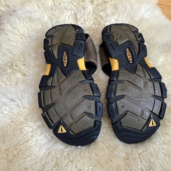 Sandal - Picture 2 of 9